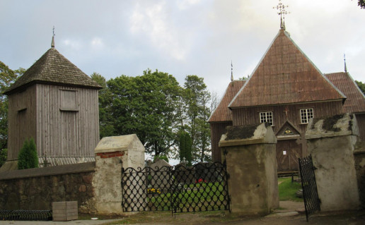 29_Berzoro baznycia ir varpine. A.Brazdeikytes n.jpg